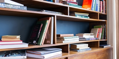 Как правильно выбрать книжный шкаф, стеллаж. Советы от Экойя