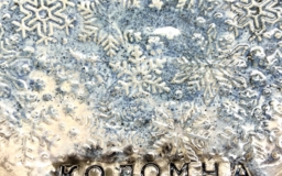 Тарелка столовая Первый снег с надписью