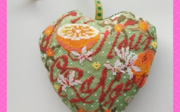 Интерьерное украшение «Сердце-апельсин»
