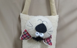 Подушка-игрушка котэ из овечьей шерсти