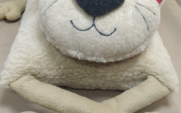 Подушка-игрушка котэ из овечьей шерсти
